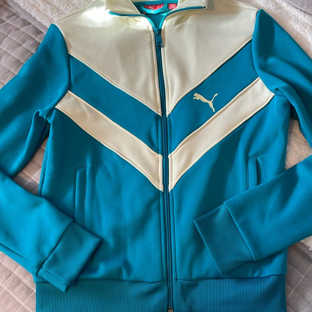PUMA turquoise/teal “V” track jacket✈️🤍🩵